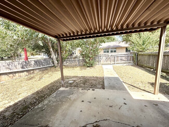 Building Photo - 2302 Shenandoah Dr