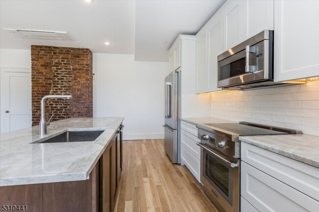 Building Photo - 63 Park St