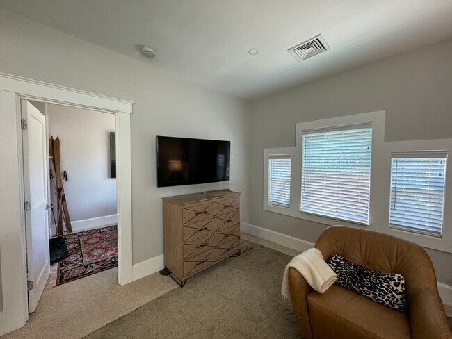 Building Photo - 32 Atherton Rd