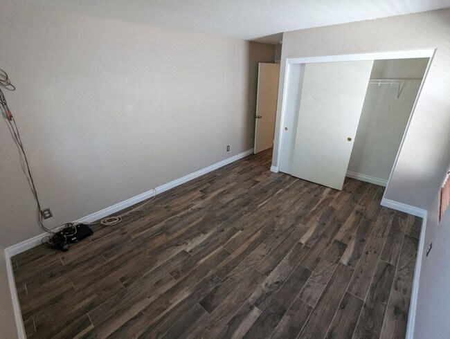 Building Photo - 4917 Hostetler Ave