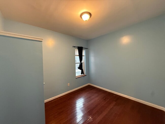 Building Photo - 1533 Cecil B. Moore Ave