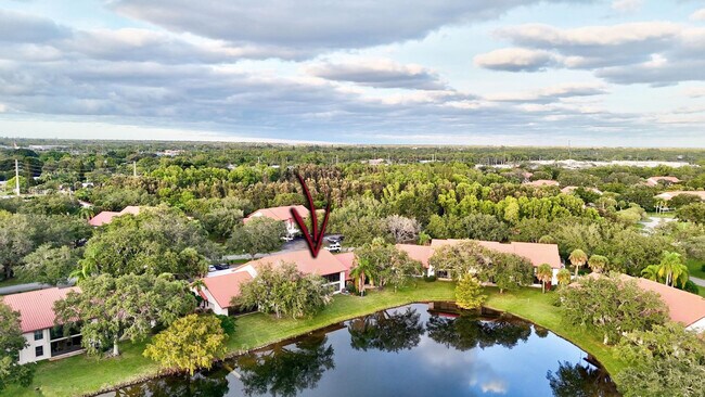 Building Photo - 6040 SE Martinique Dr