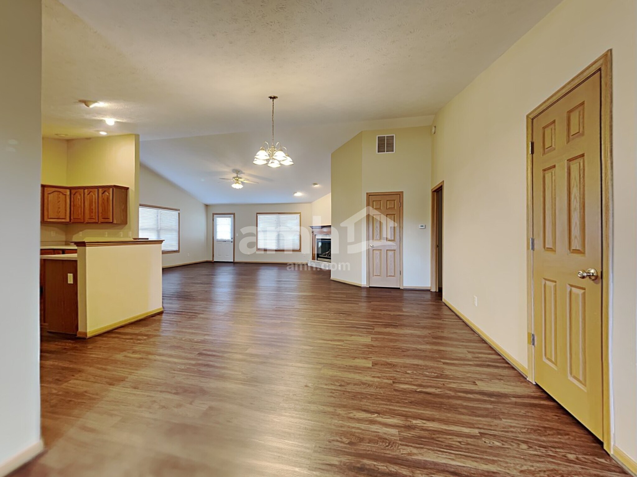 Building Photo - 3370 Redbud Dr