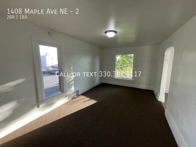 Building Photo - Two bedroom One bathroom second level apar...