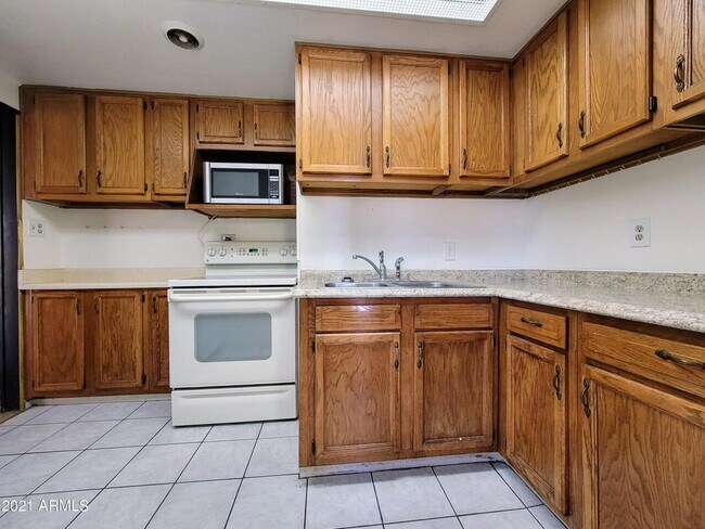 Building Photo - COMING SOON 3-Bedroom 2-bath REMODELED HOUSE