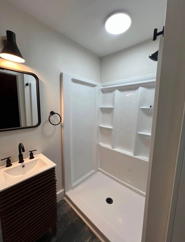 Building Photo - 3311 TV Rd