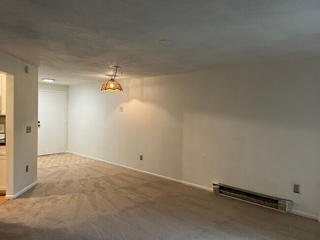 Building Photo - Multi Level One Bedroom Condo Near Blue Ba...