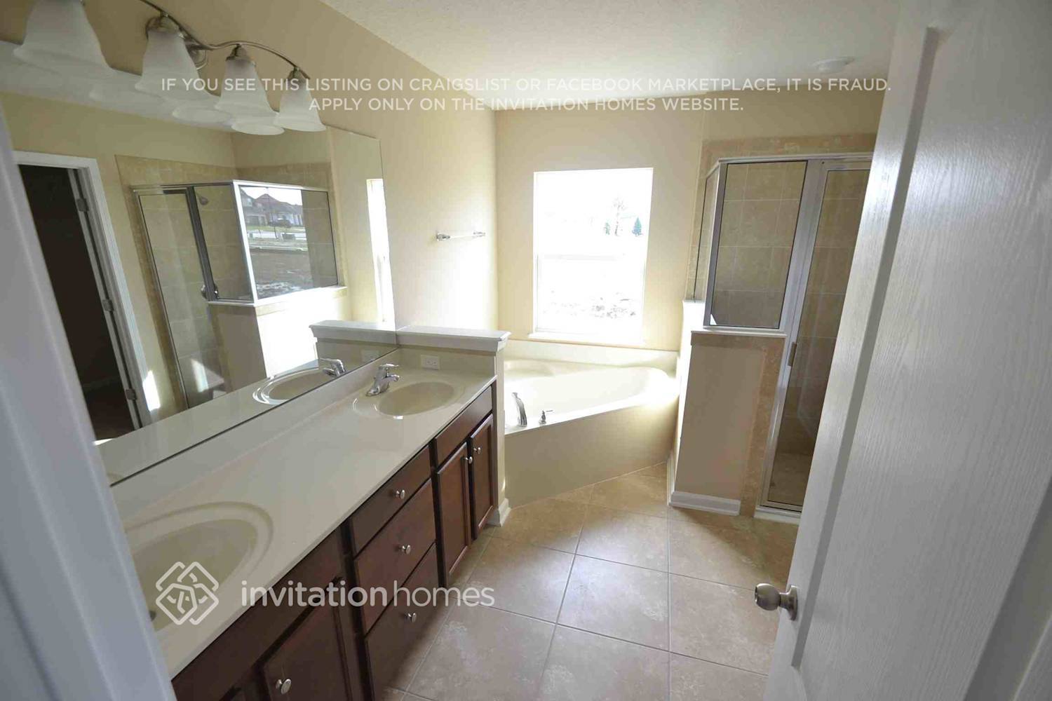 Building Photo - 313 N Bellagio Dr