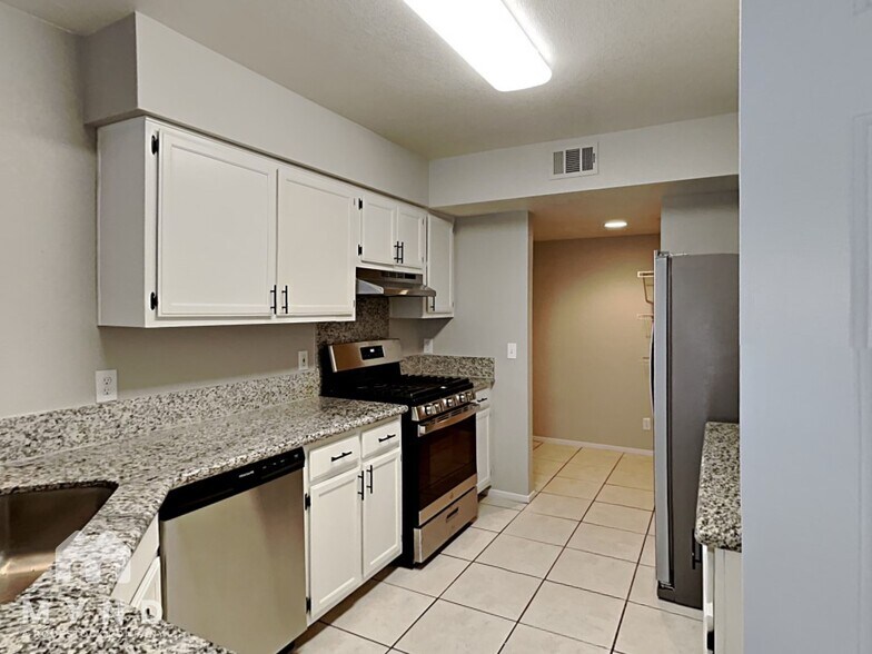 Building Photo - 2835 Floral Peak Dr
