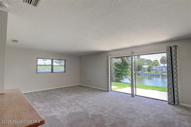 Building Photo - 331 Carmine Dr