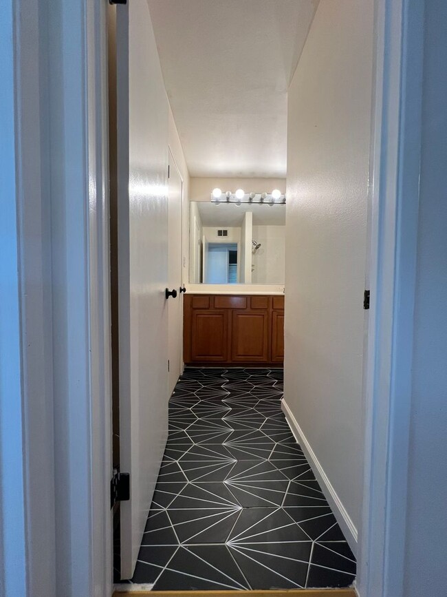 Building Photo - All Utilities Included! Charming 2-Bedroom...