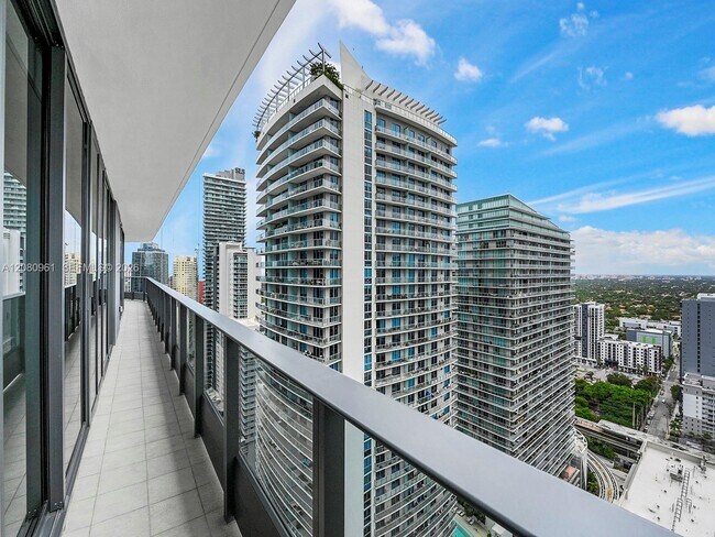 Building Photo - 1000 Brickell Plaza