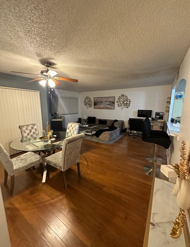 Building Photo - 9777 Westview Dr