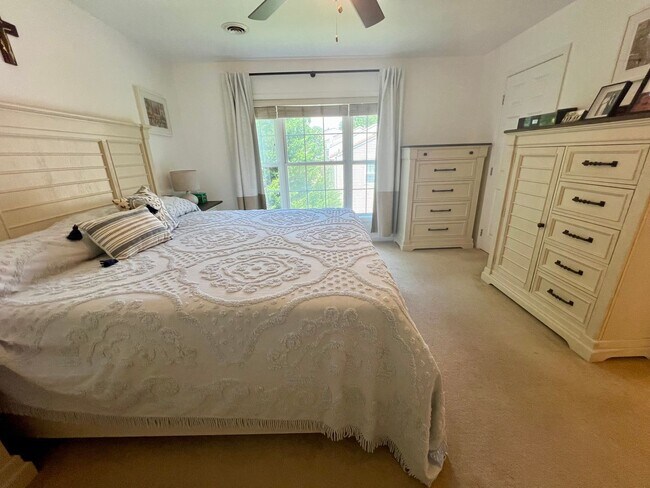 Building Photo - Stunning 3-Bedroom Townhome with 1-Car Gar...
