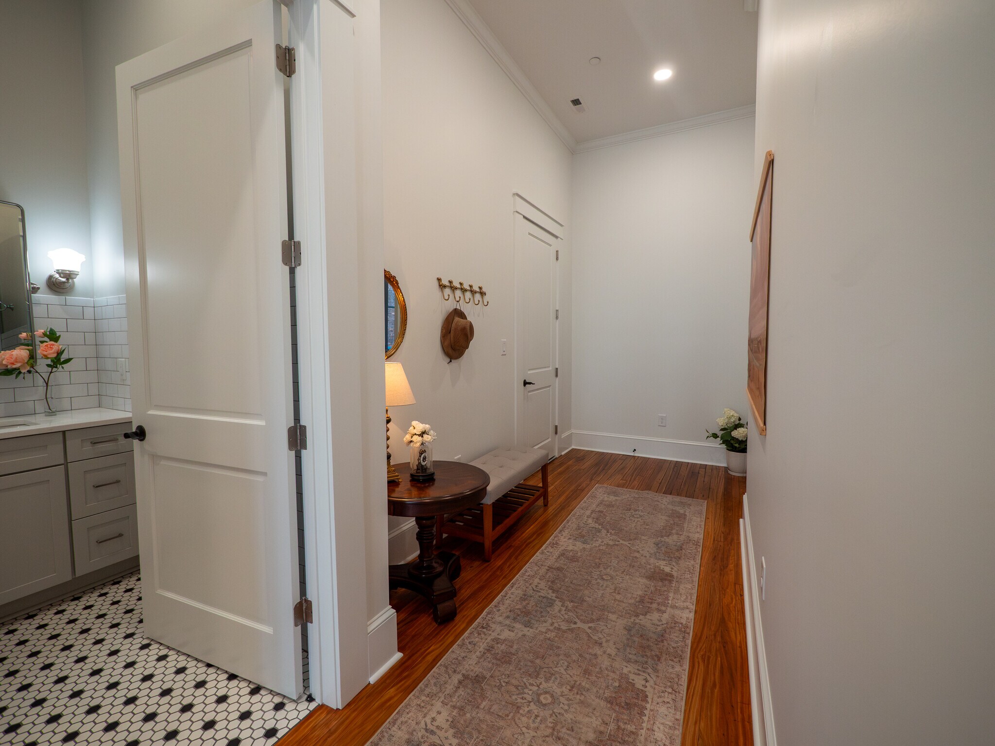 Building Photo - 121 N Main St