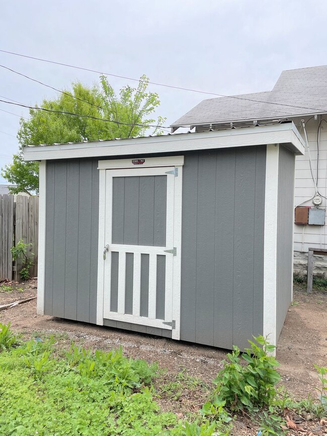 Building Photo - 3 bed 1 bath home