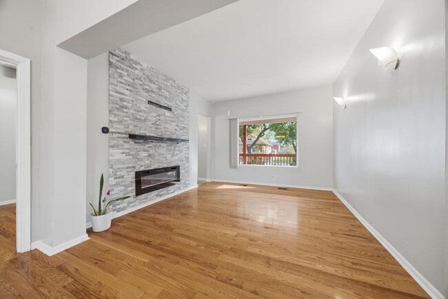 Building Photo - 11224 S Hermosa Ave