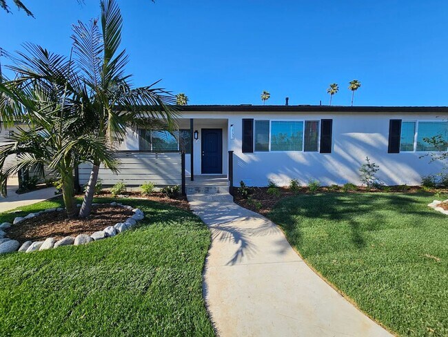 Building Photo - Newly Remodeled 2 Bedroom / 1 Bath! Call o...