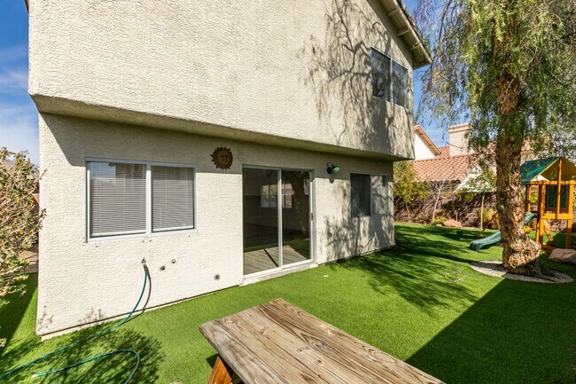 Building Photo - SUMMERLIN BEAUTY WITH TONS OF UPGRADES*3 LARGE BEDROOMS*COMMUNITY POOL*