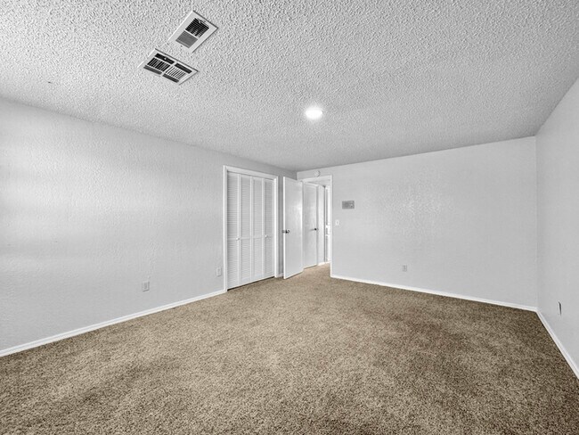 Building Photo - 2422 Ripple Creek Ln