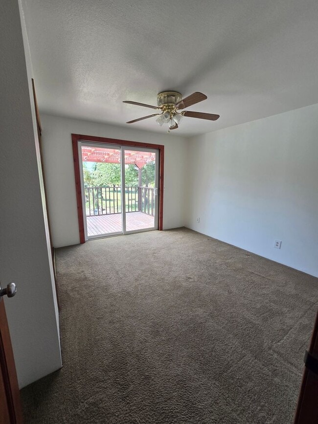 Building Photo - 2 Plus bedroom, 1 Bathroom House in Sedro ...