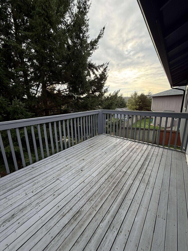 Building Photo - 904 Avalon Ct SE