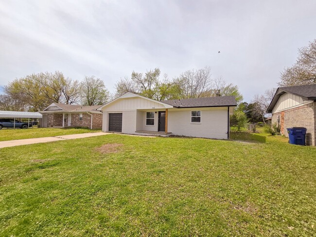 Building Photo - Beautifully remodeled 3 bed 1.5 bath home ...