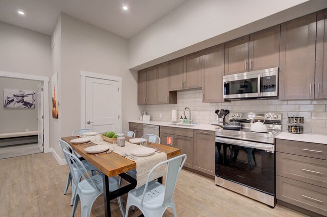 Building Photo - 110 W Beall St