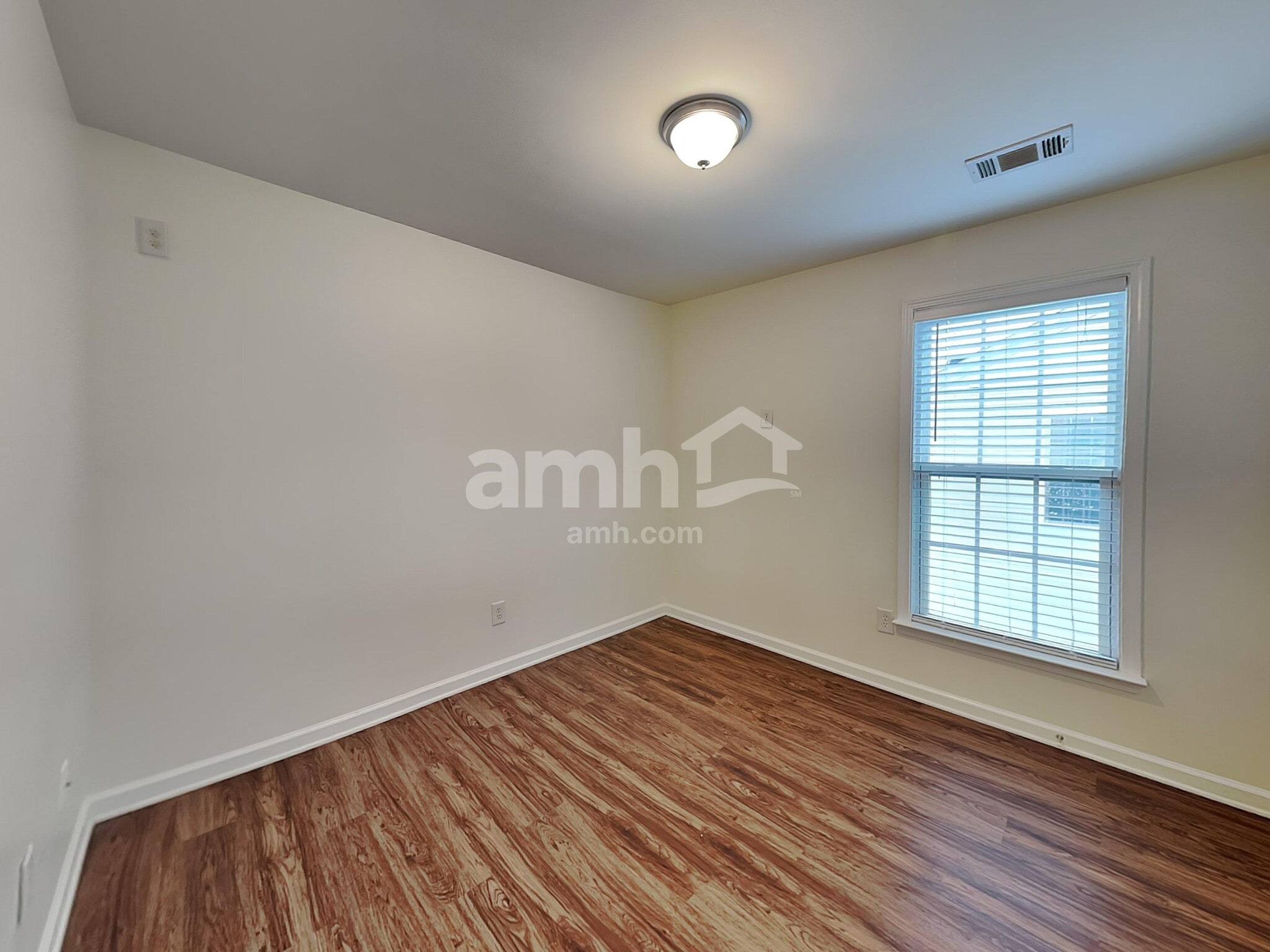 Building Photo - 325 Balaban Cir