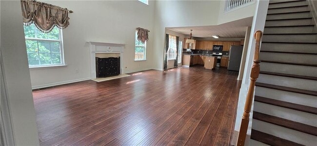 Building Photo - 3811 Roxfield Dr NE