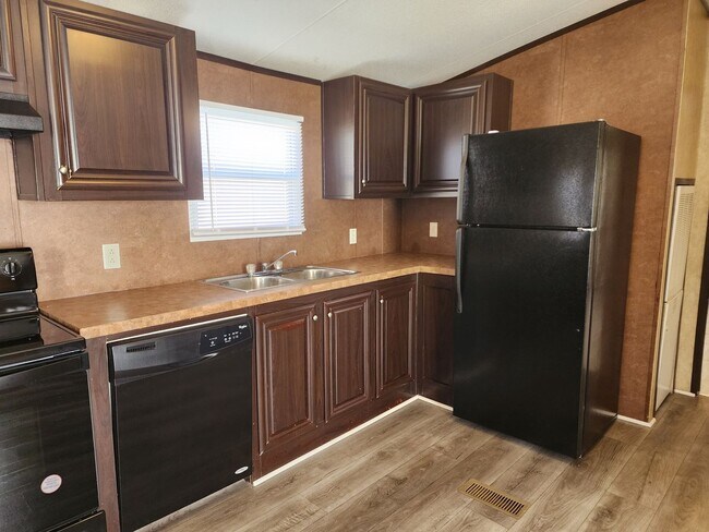 Building Photo - 1212 N Avenue K