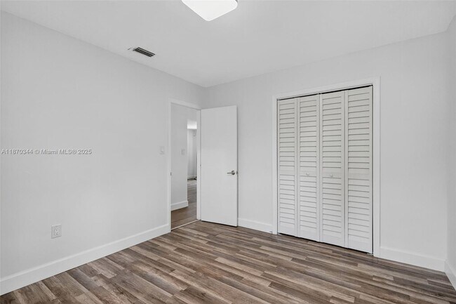 Building Photo - 606 N 28th Ave
