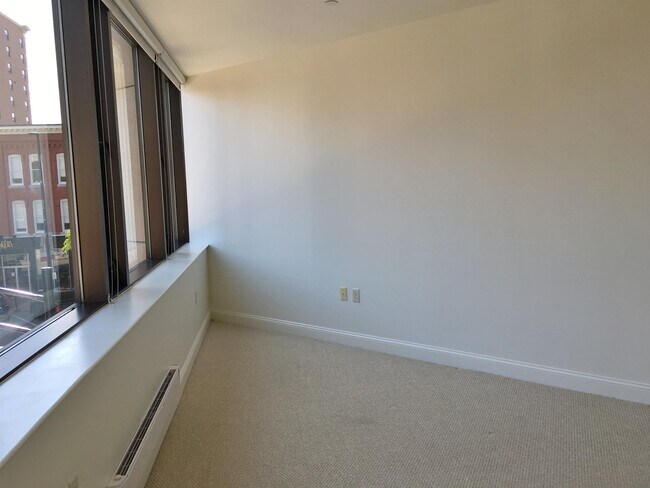 Building Photo - 875 Elm St