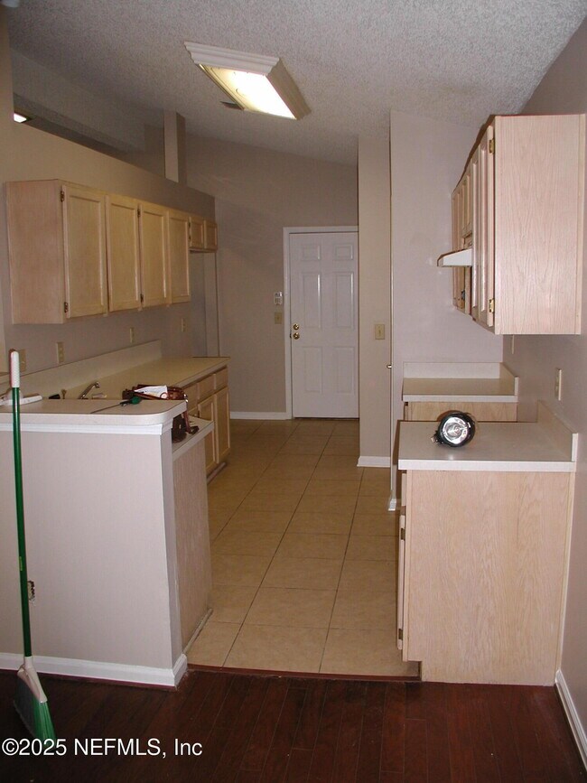 Building Photo - 7759 Spring Branch Dr N