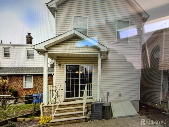 Building Photo - 339 Jeffries St