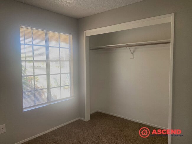 Building Photo - Nice Home Located in the Southwest!