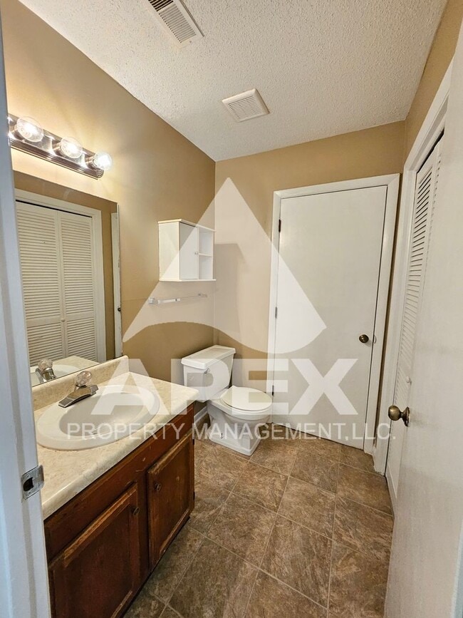 Building Photo - NICE - 2 Bedroom 1.5 Bath Townhouse WEST o...