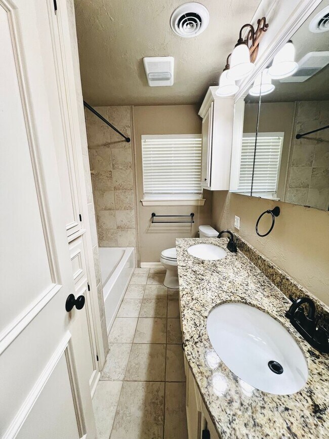 Building Photo - Beautifully, Corner-Lot 3BD 2BA Home in Be...