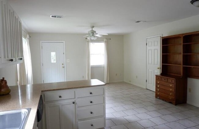 Building Photo - 2203 Griswold Ln