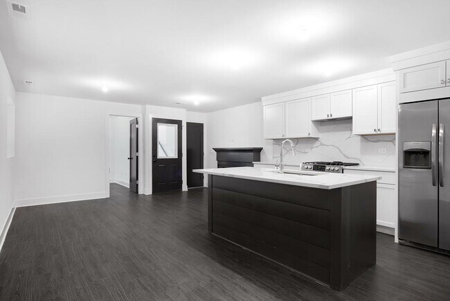 Building Photo - 1833 S Throop St