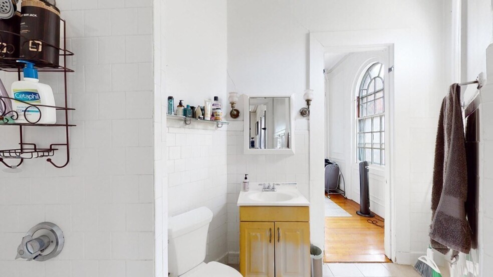 Building Photo - 1 Gloucester St