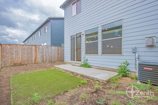 Building Photo - 12323 NE 116th Way