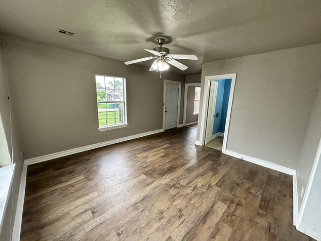 Building Photo - 2bed/2bath Home Available in OKC!
