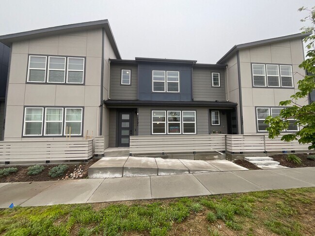 Primary Photo - 3 Bedroom Townhome Available Near Voyager ...