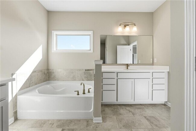 Building Photo - 156 Round Pond Dr