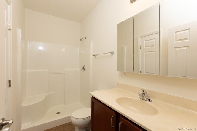 Building Photo - 975 Main St