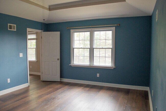 Building Photo - 1930 Oak Ridge Ct