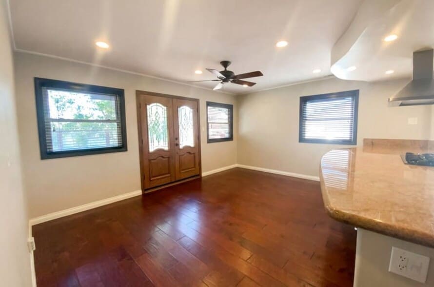 Building Photo - 2541 Haller St