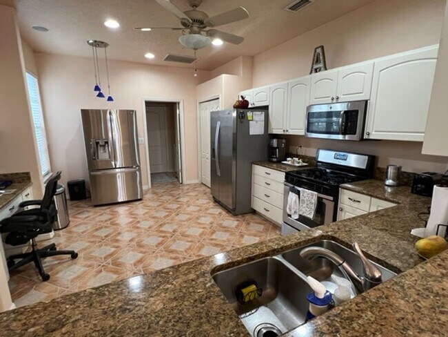 Building Photo - 4320 Aberdeen Cir