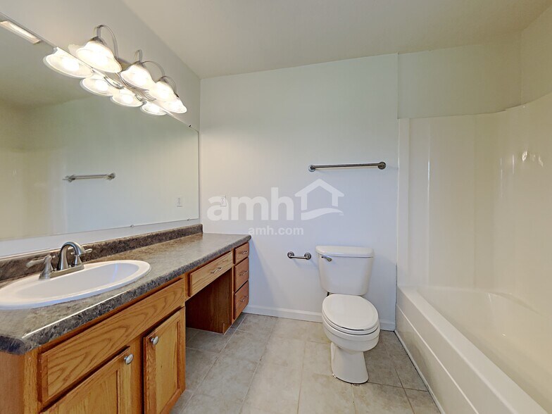 Building Photo - 2114 Post Oak Ln